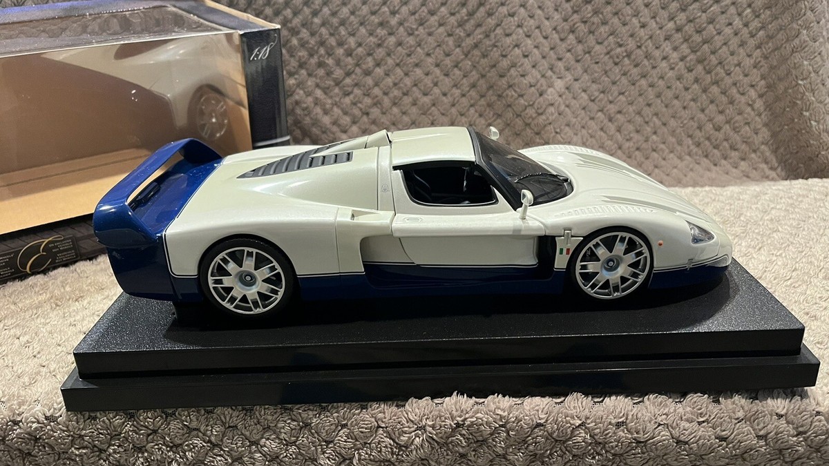 ミニカー HOT WHEELS MC12 MASERATI 18/1 Hot Wheels MASERATI MC12 1