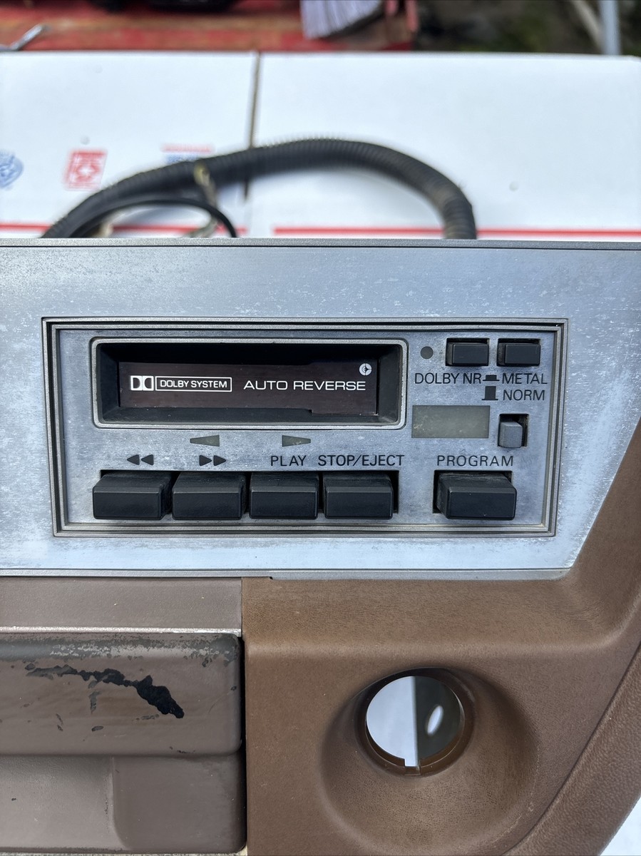 1981-1983 Nissan Datsun 280ZX Hitachi AM FM Radio OEM