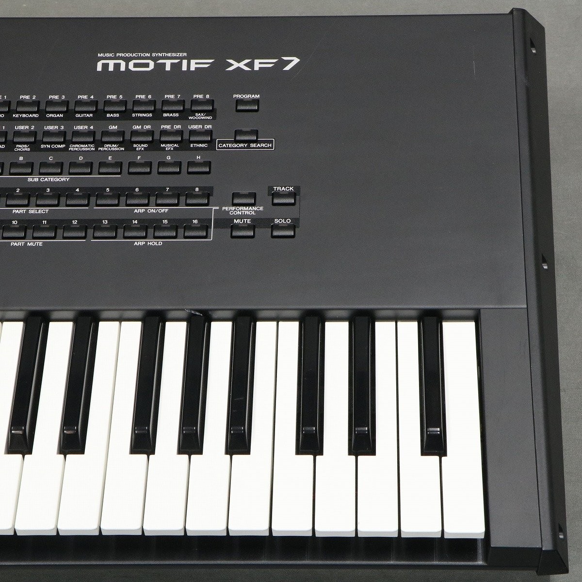YAMAHA MOTIF XF7 Music Production Synthesizer 76 Key Digital Piano