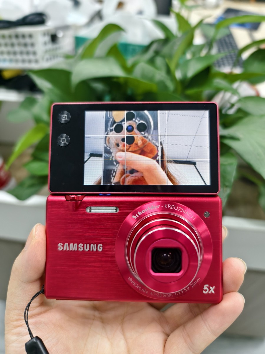 Samsung MV800 Digital Camera 16.1MP 5X Optical Zoom Selfie Flip