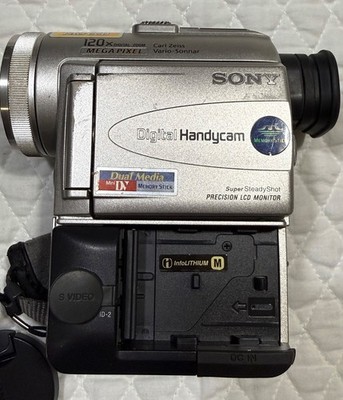 Sony Handycam DCR-PC100 MiniDV Camcorder Digital Video Camera