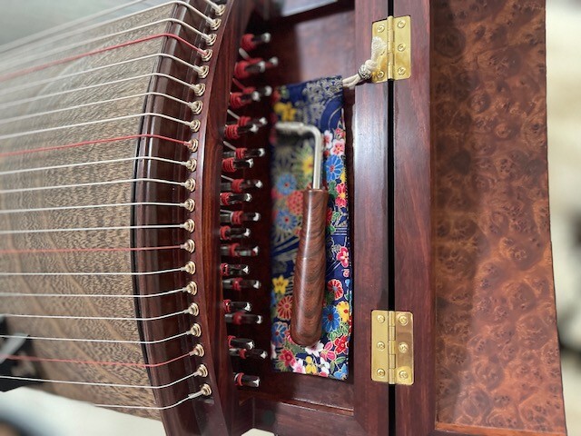 木製 筝 13本弦 花模様装飾 木製 筝 13本弦 花模様装飾