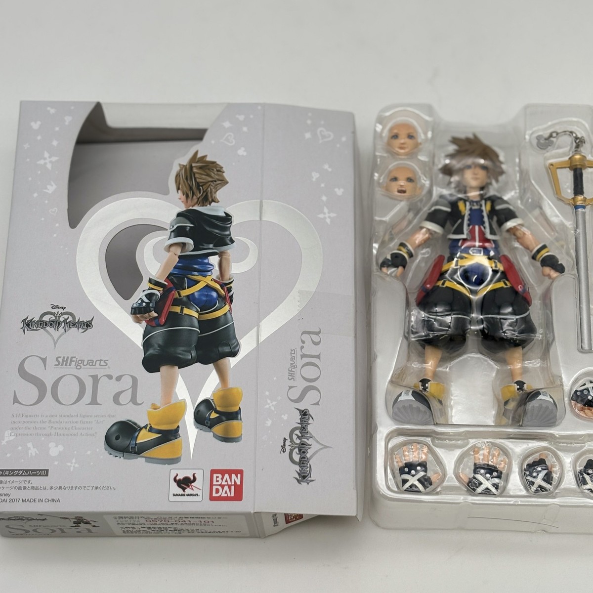 BANDAI KINGDOM HEARTS ソラ フィギュア Amazon.co.jp: TAMASHII