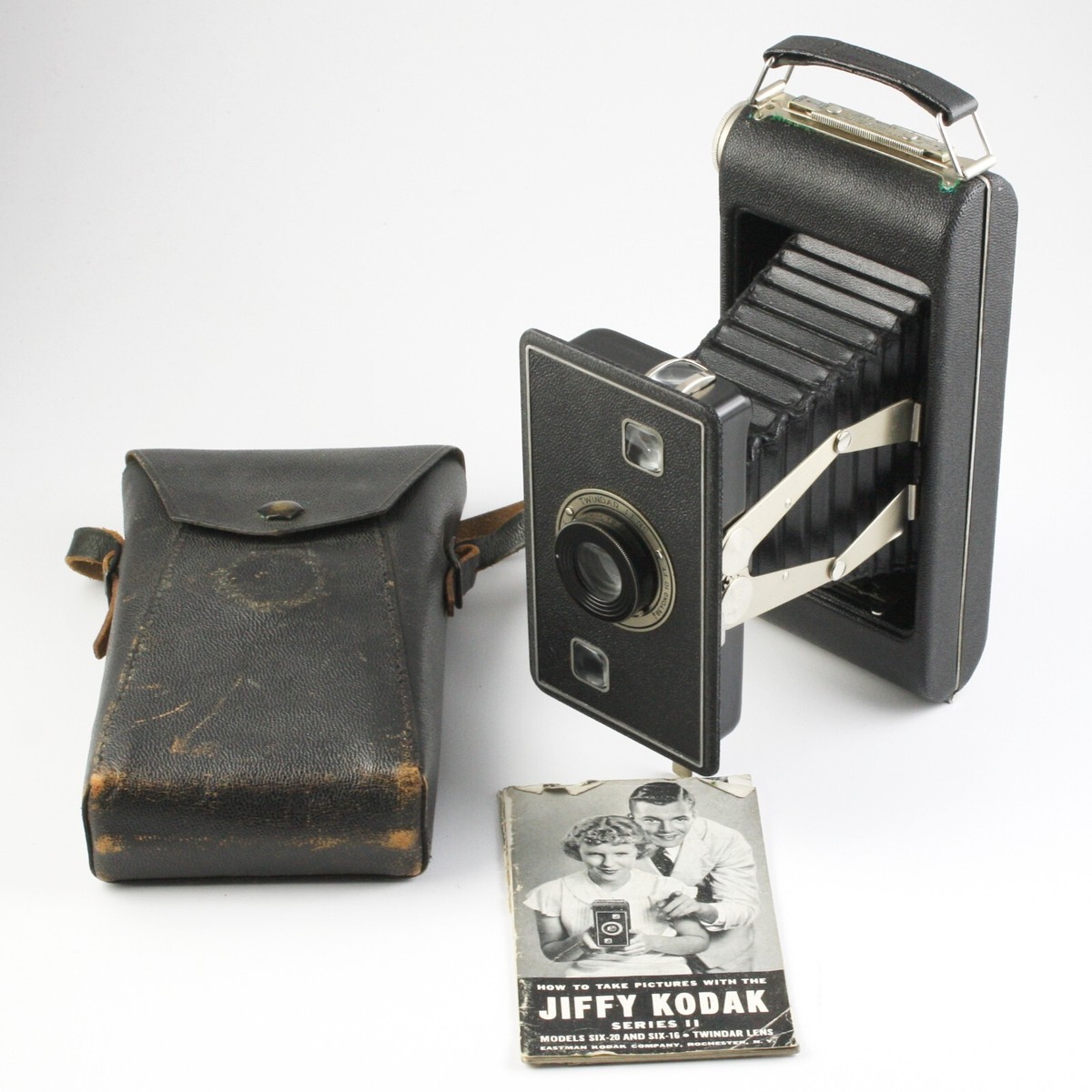Kodak - Jiffy Six-16 Series II Folding 616 Roll Film Camera + Case