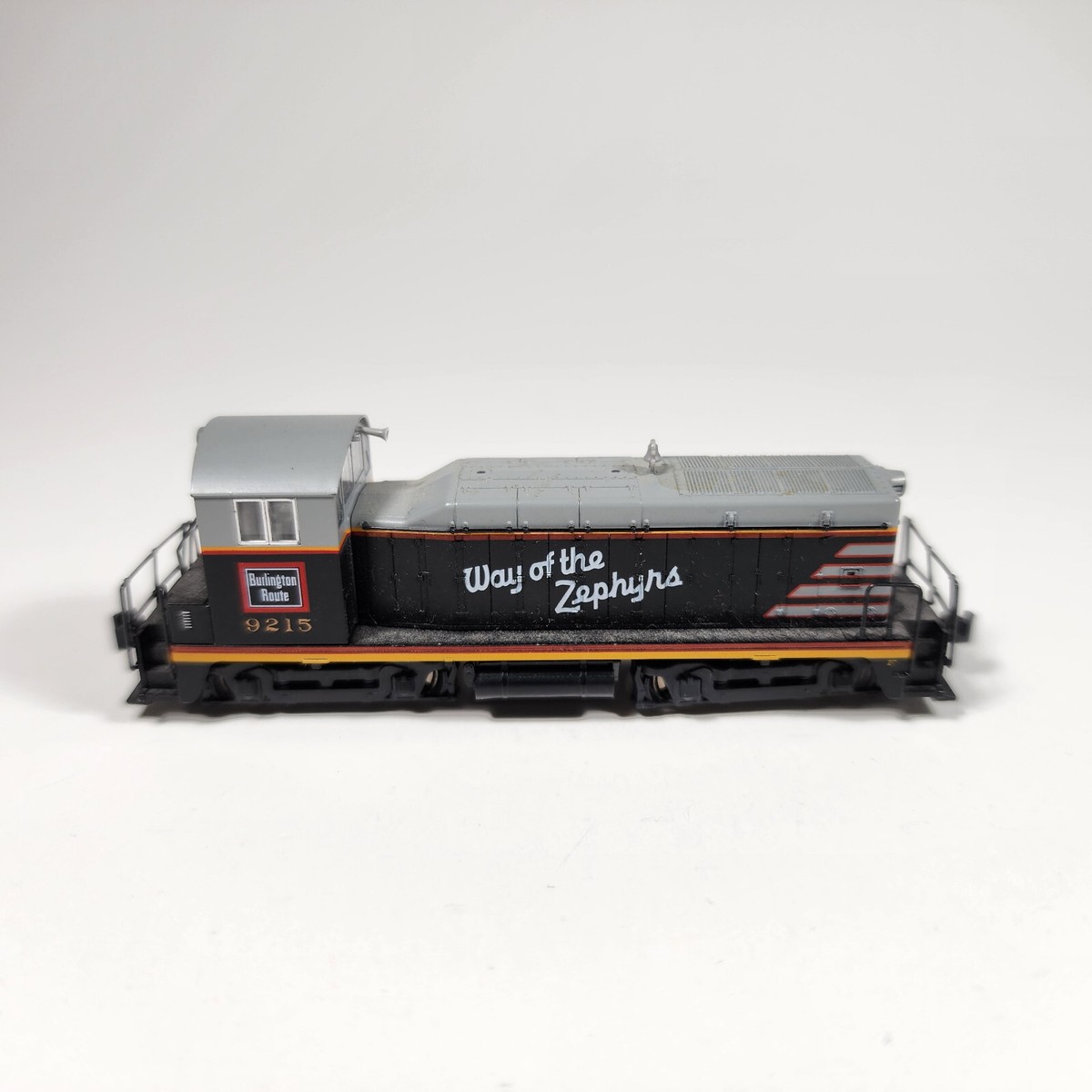 N Scale KATO EMD NW2 Switcher CB&Q #9215 176-4356 TESTED C-6 RARE