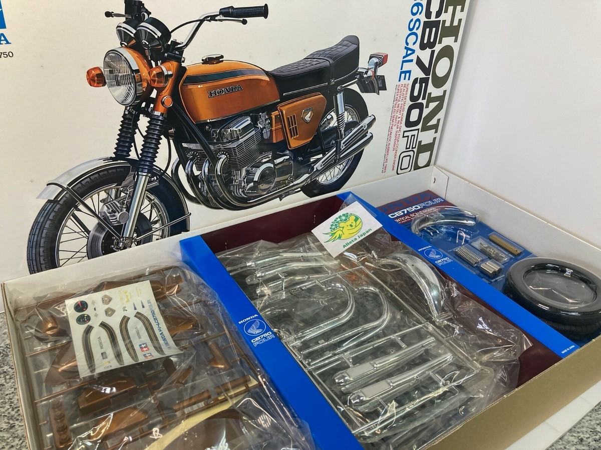 TAMIYA Honda Dream CB750 FOUR Big Scale 1/6 Plastic Model Kit