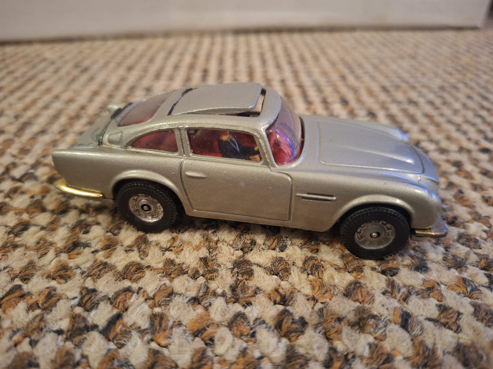 Corgi 271, James Bond Aston Martin - Free Price Guide & Review