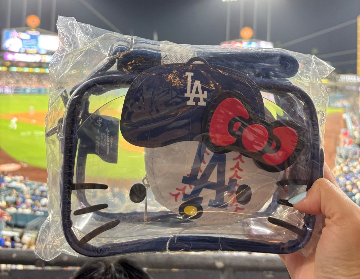 ハローキティ LAドジャース クロスボディバッグ 8/5限定非売品 ハロー