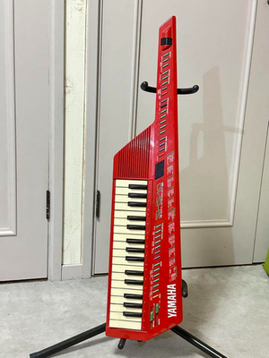 ①Used Yamaha SHS-10 Red Digital Shoulder Key MIDI Synthesizer