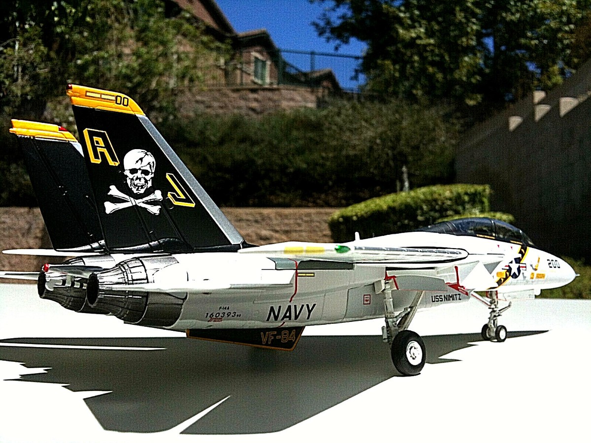 Calibre Wings F-14A Tomcat USN FV-84 Jolly Rogers, AJ200, USS