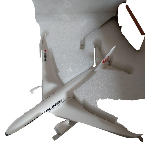 B-Models 1:200 Japan Airlines JAL Boeing B777-300 Diecast Aircraft