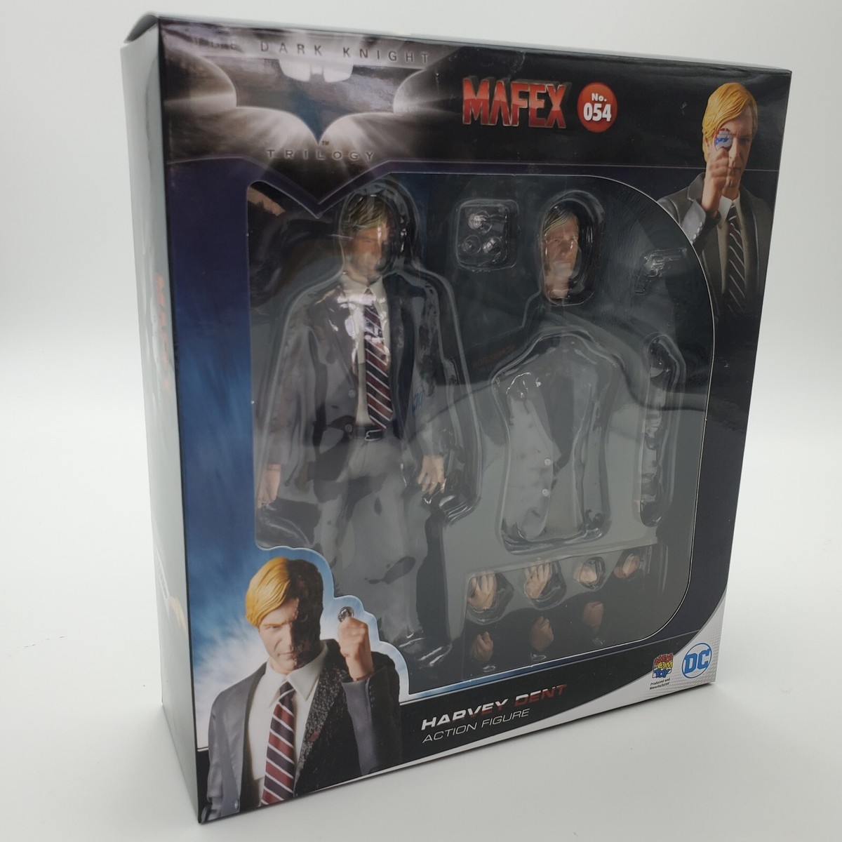 MAFEX The Dark Knight Two Face Harvey Dent (US Seller) | eBay