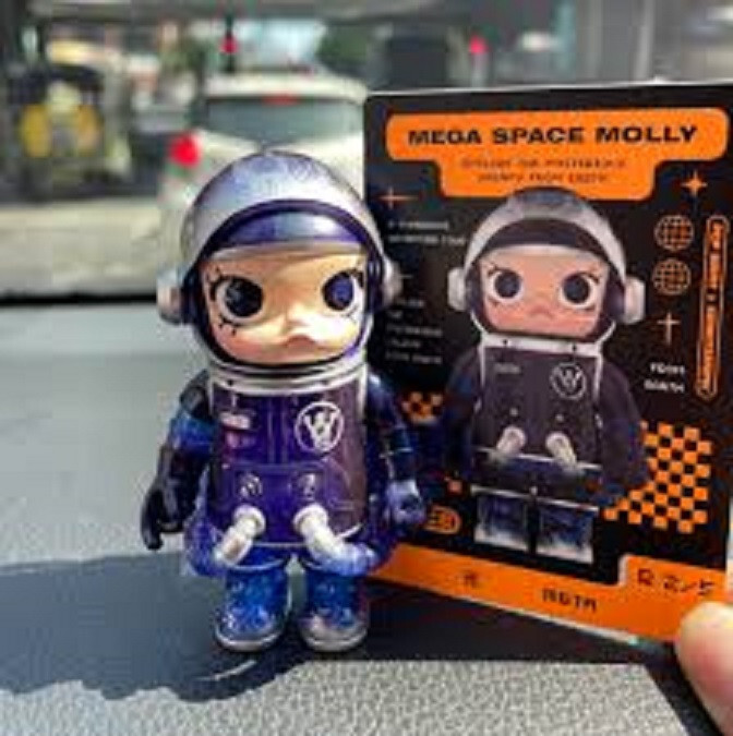 POP MART x Molly 100% Mega Space Series 2 META Mini Figure Toy