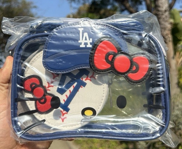 ドジャース × Hello Kitty クロスボディバッグ LA Dodgers Hello Kitty