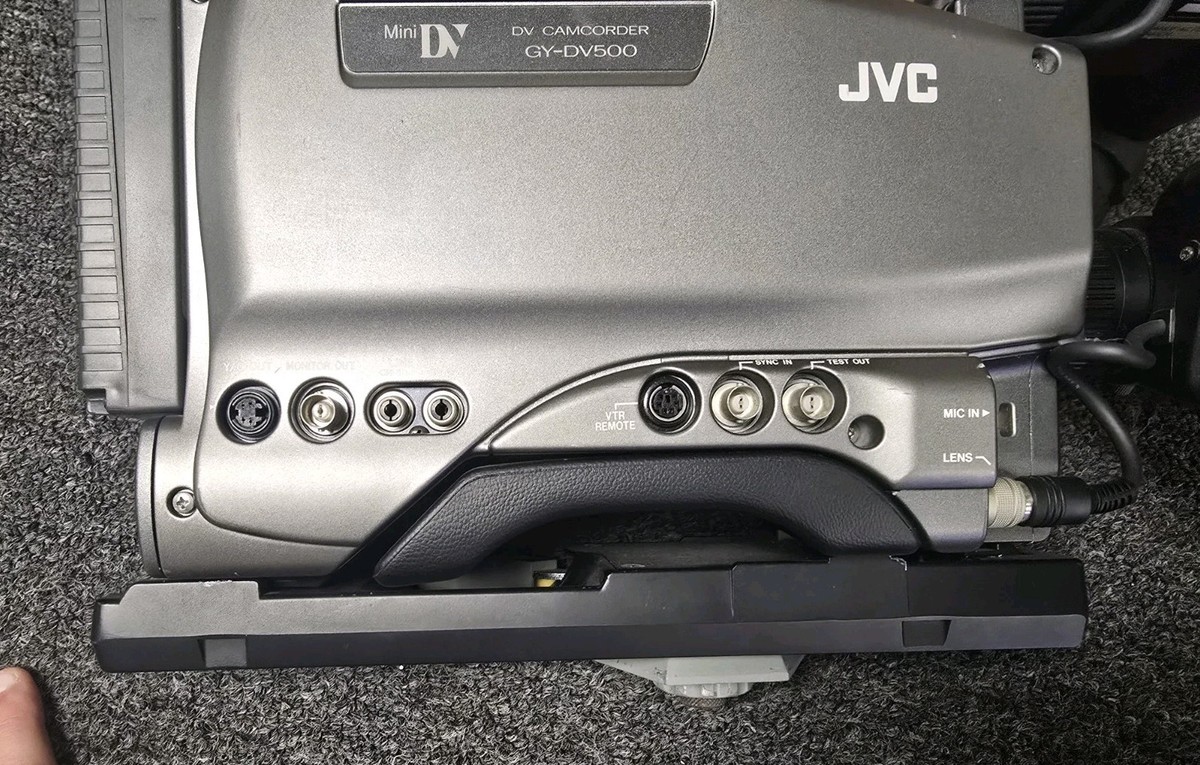 Victor 業務用ビデオカメラ GY-DV500 充電器付き JVC GY-DV500 Mini DV