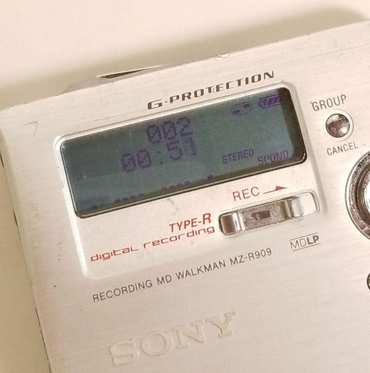 SONY WALKMAN ポータブルMDプレーヤー MZ-R909 【公式通販】