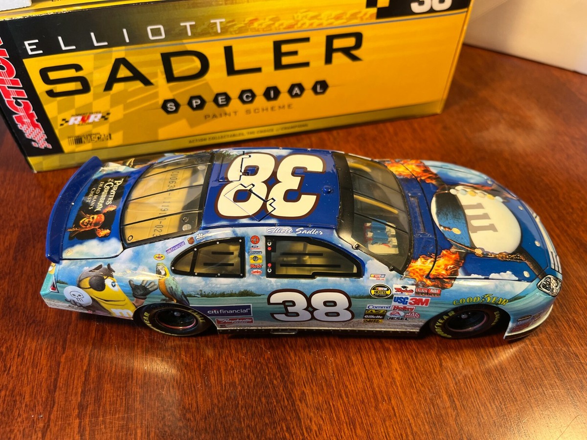 Elliott Sadler 2006 #38 M&M'S PIRATES OF THE CARIBBEAN FORD FUSION