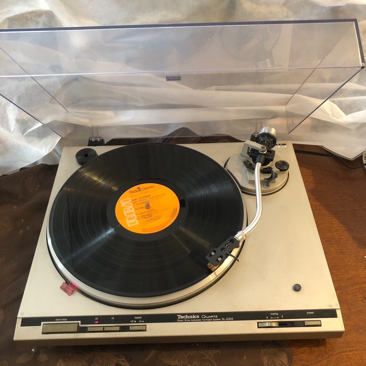 Technics SL-Q303 Quartz Direct Drive DD Full Automatic Turntable