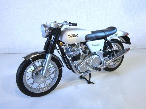 MINICHAMPS (1/12) ノートン コマンド 750 Fastback s-l400.jpg