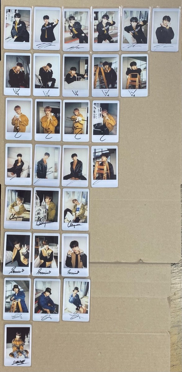 STRAY KIDS World Tour District 9 : Unlock OFFICIAL POLAROID