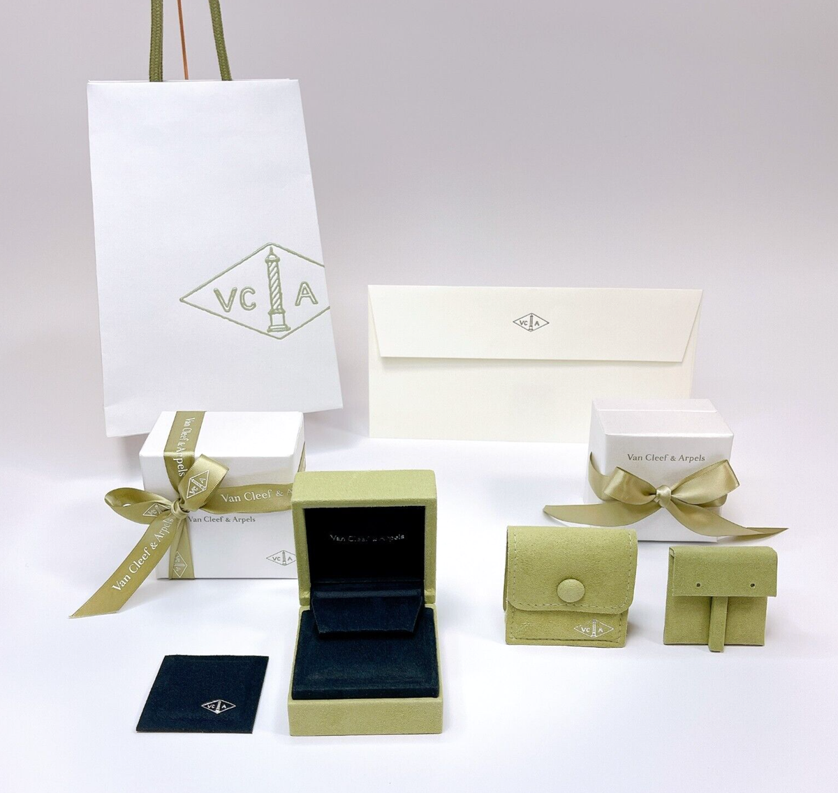 Van cleef & Arpels Earrings case VCA Jewelry box Travel pouch Gift