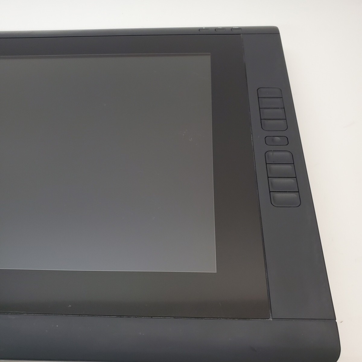 Wacom DTK2200 Cintiq 22HD 21-Inch Pen Display Tablet w/Stand Pen