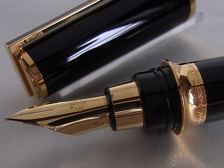S.T. Dupont Montparnasse Fountain Pen Laque De Chine 18K F Nib