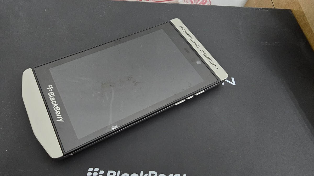 Blackberry Porsche Design P'9982 4.2
