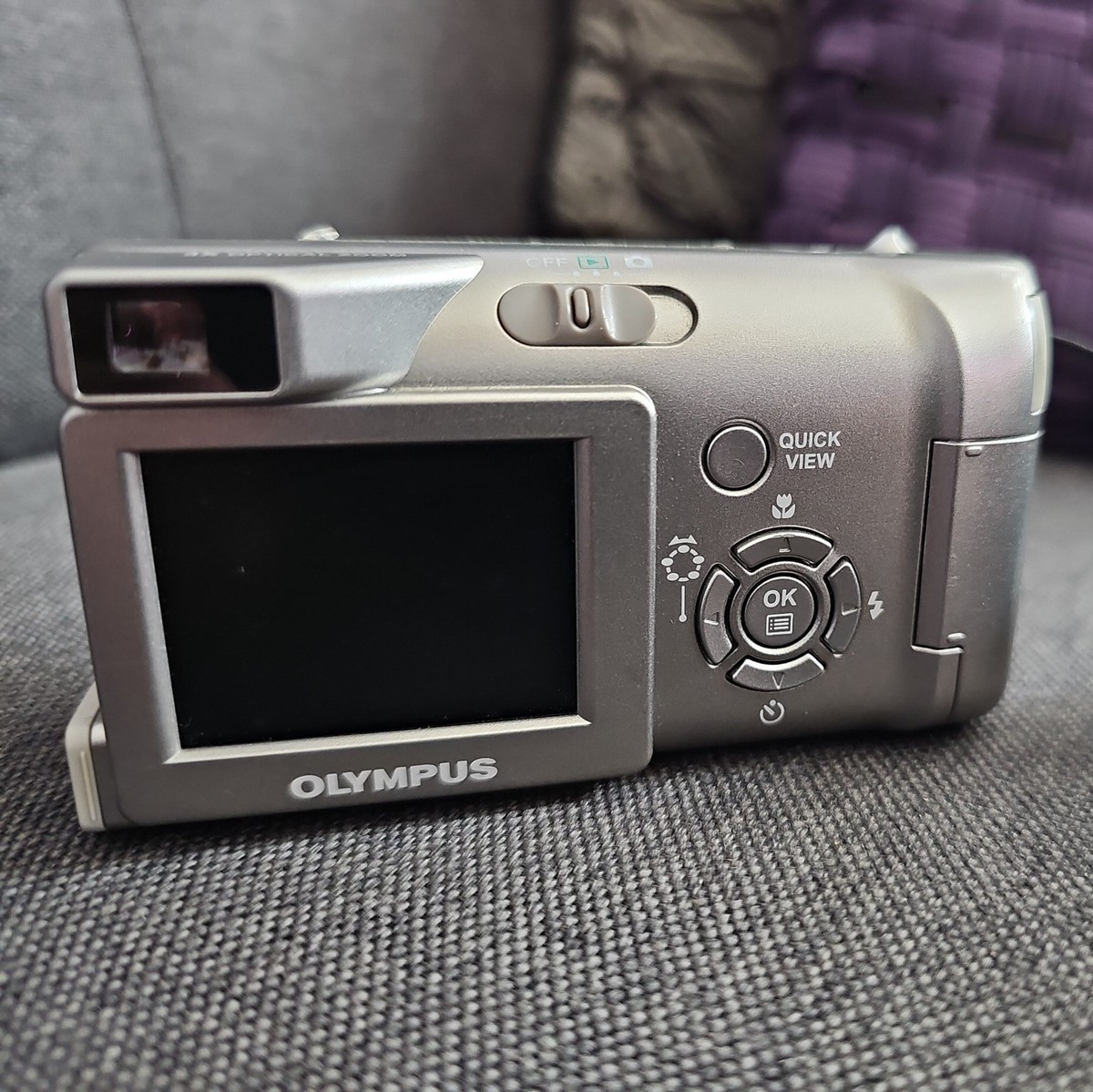 OLYMPUS CAMEDIA 3倍光学ズーム オリンパス、6万円台の光学3倍ズーム