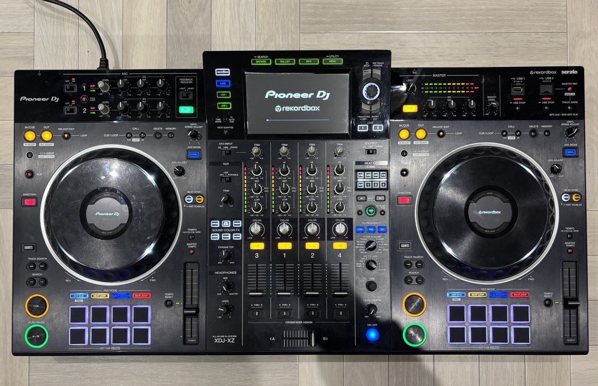 Pioneer XDJ－XZ Pioneer DJ XDJ-XZ and XDJ-1000MK2 4-Deck DJ