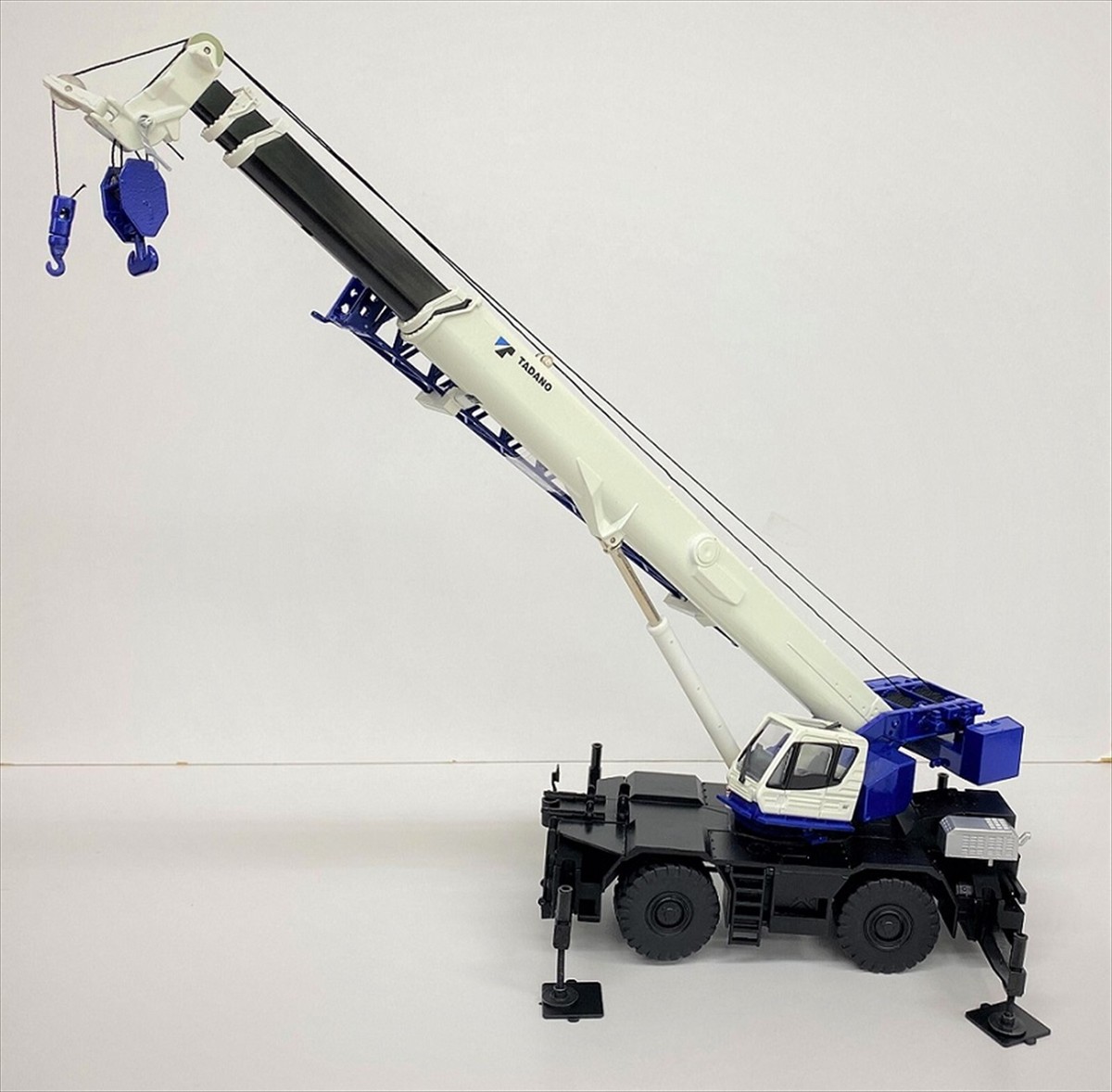 TADANO GR-1000XLL-4/1000EX-4 Scale ROUGH TERRAIN CRANE 1/50 model