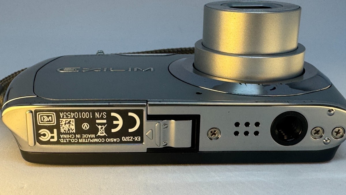 Casio EX-Z370 Compact Camera Silver - Tested - Japan Seller Near