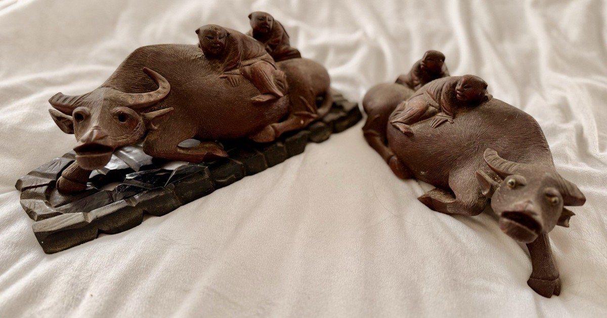 中国 玉石彫刻 鶏血石 山水人物刻 床飾 置物 唐木台付 F R7719B 【公式