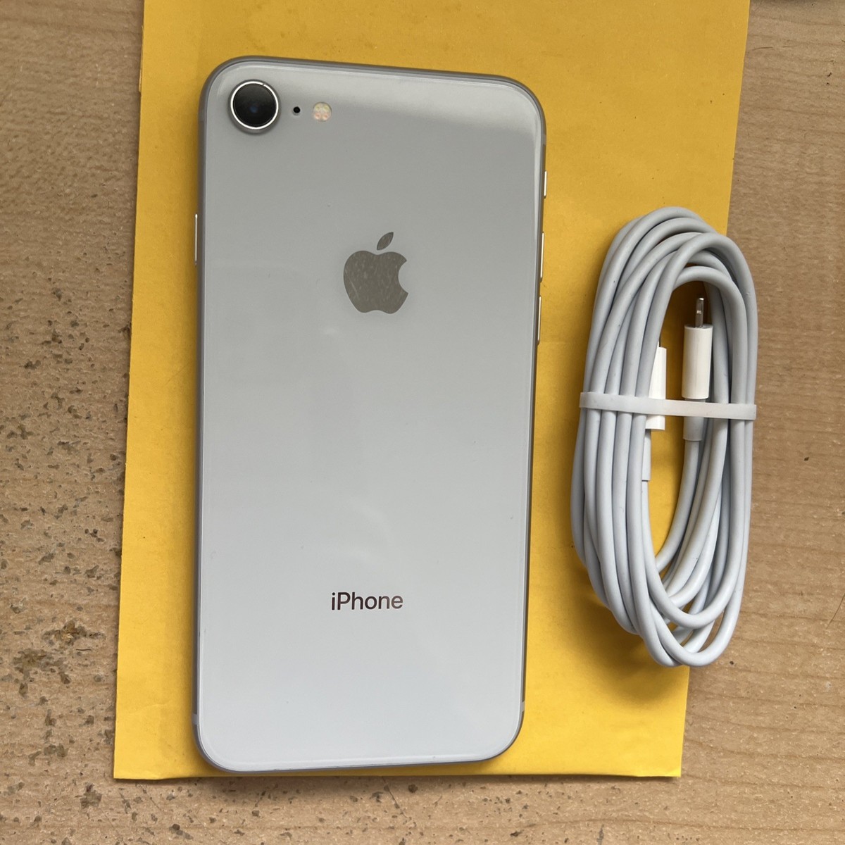 iPhone 8のスペースグレイ、ブラックじゃないか説」を検証する - 週刊