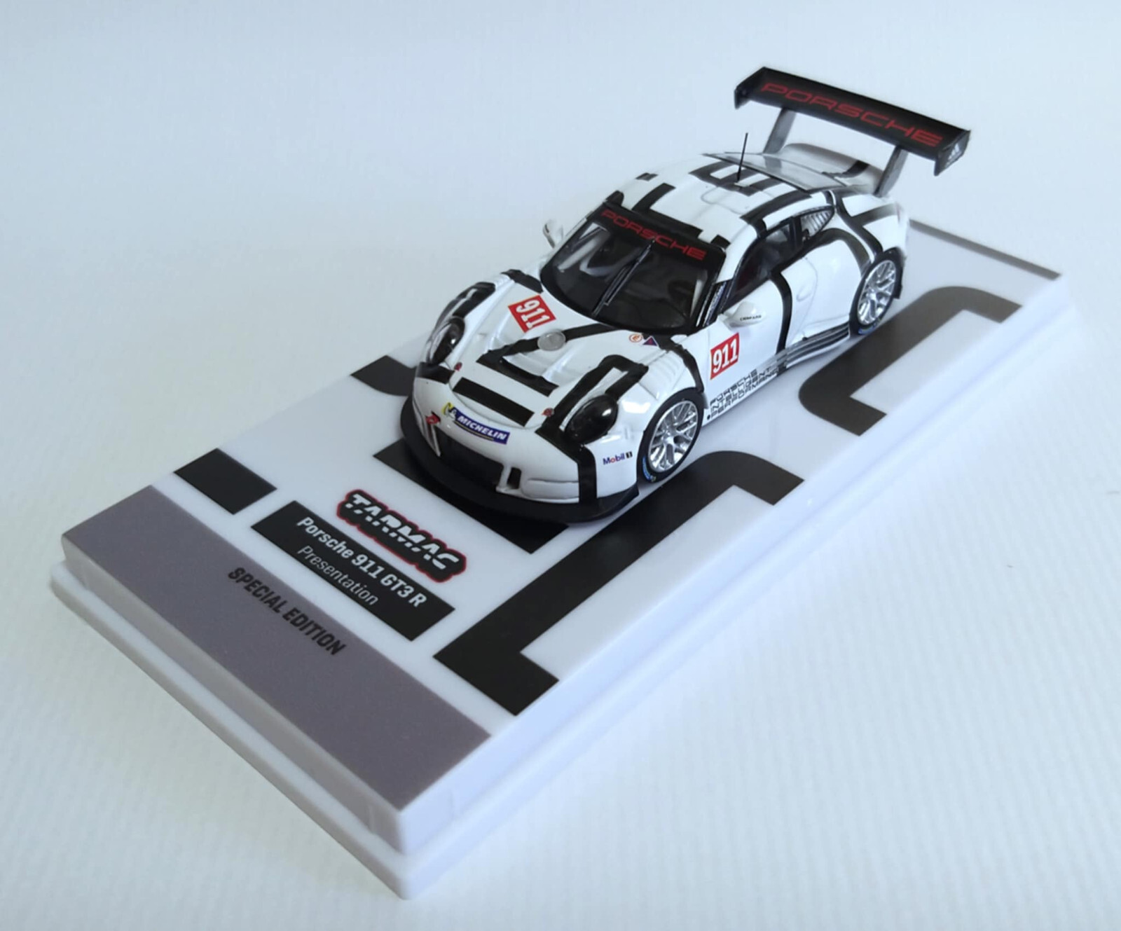 Tarmac works Taiwan 7-11 Limited Porsche 911 GT3 Rpresentation ~ 1