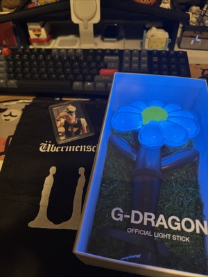 G-DRAGON Ubermensch Official Light Stick + Photocard, (100