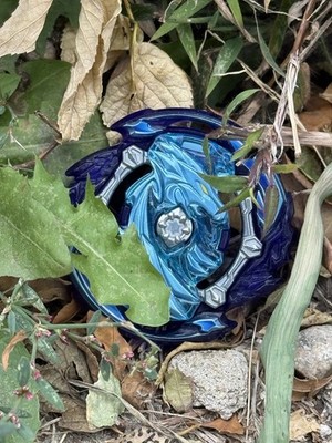 Strike God Valkyrie Mugen w/ Gold Chip B-96 Beyblade Burst Takara