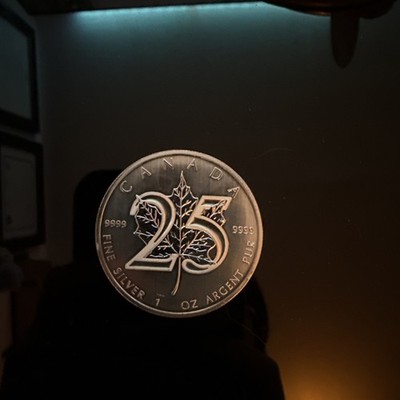 2013 25th Anniversary 1 oz $5 Canadian Silver Maple Leaf Coin BU