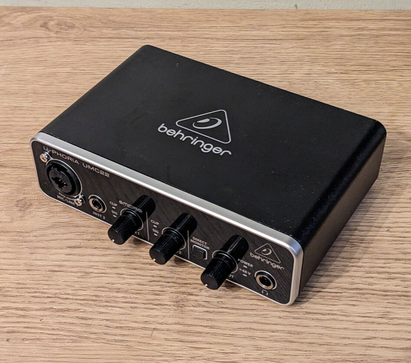 Behringer UMC22 U-Phoria 2x2 USB audio interface microphone sound