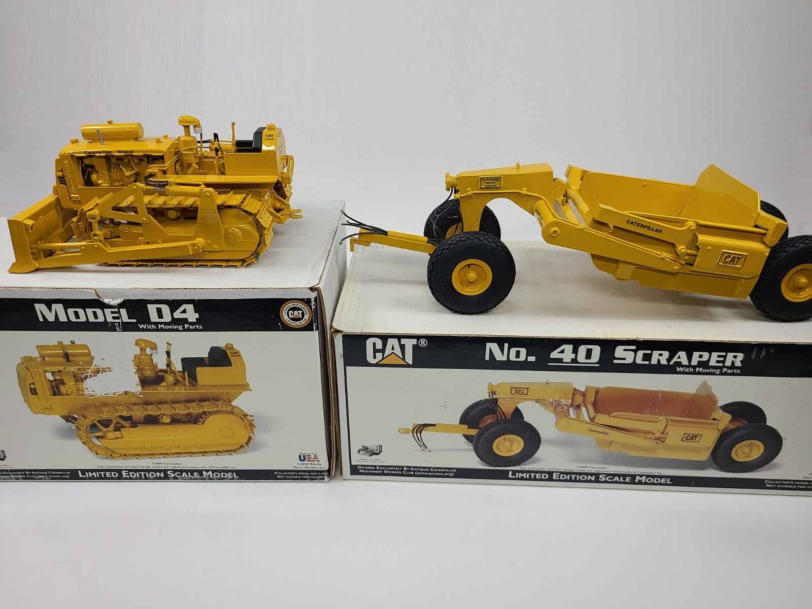 Caterpillar Cat Model D4 Dozer & No. 40 Scraper - Riecke CCM 1:16