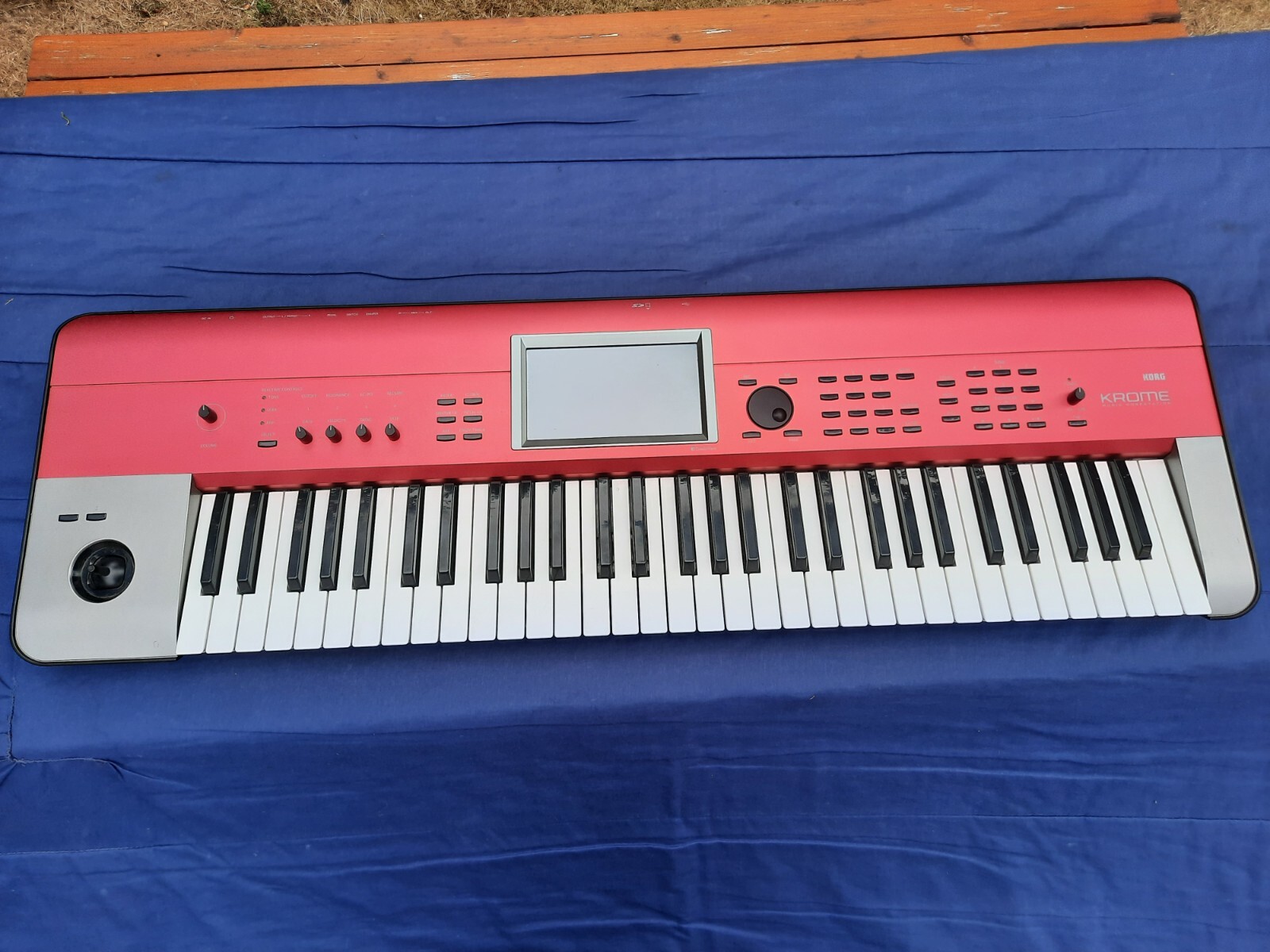 KORG KROME 61 Music Workstation LTD Color RED w/ Power Adapter | eBay