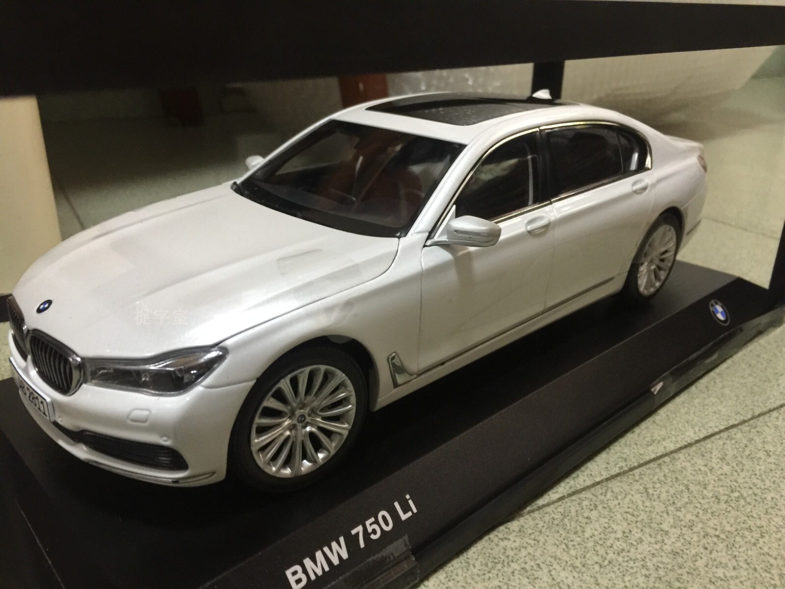 1:18 Dealer Edition BMW New 7-Series 750Li BMW 7-Series Car Die