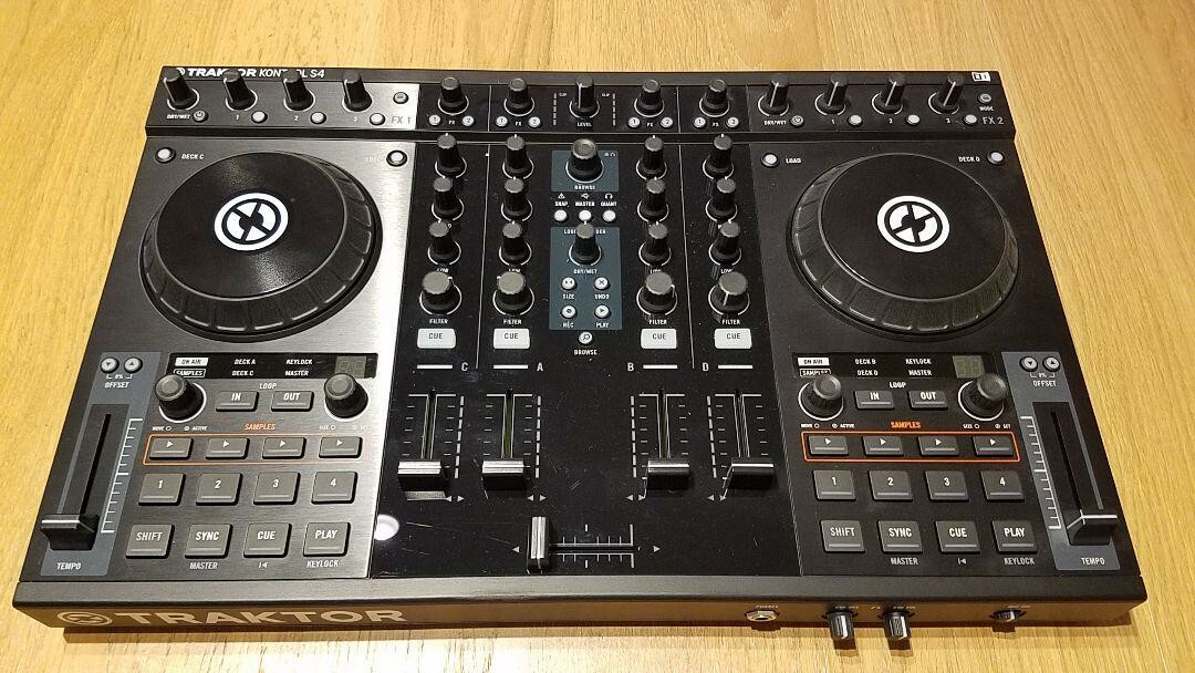 NI Traktor KONTROL S4 MK1 | DJコントローラー Native Instruments