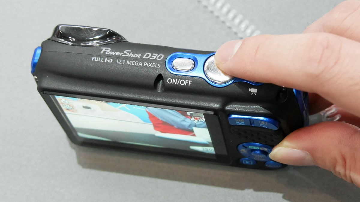 世界最深25m防水のタフネスコンパクトデジカメ「PowerShot D30