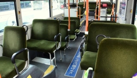 ずっとふぁさふぁさしてしまうやつ！ 阪急バスの座席と同じ素材で作