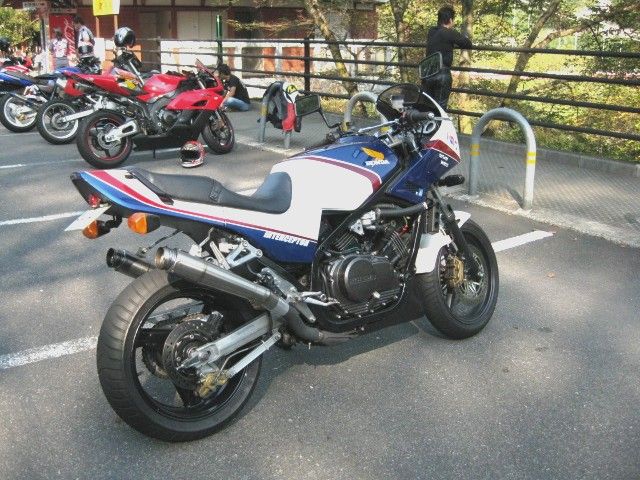 ホンダ VF750F タンク 青/白 ホンダ VF750F タンク 青/白 VF750F」の