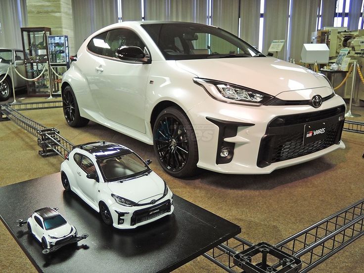 未使用 1/10RC XB トヨタ GR ヤリス (M-05シャーシ) ホワイト XBトヨタ