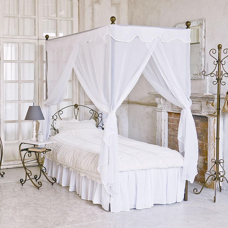 天蓋付きセミダブルベッド