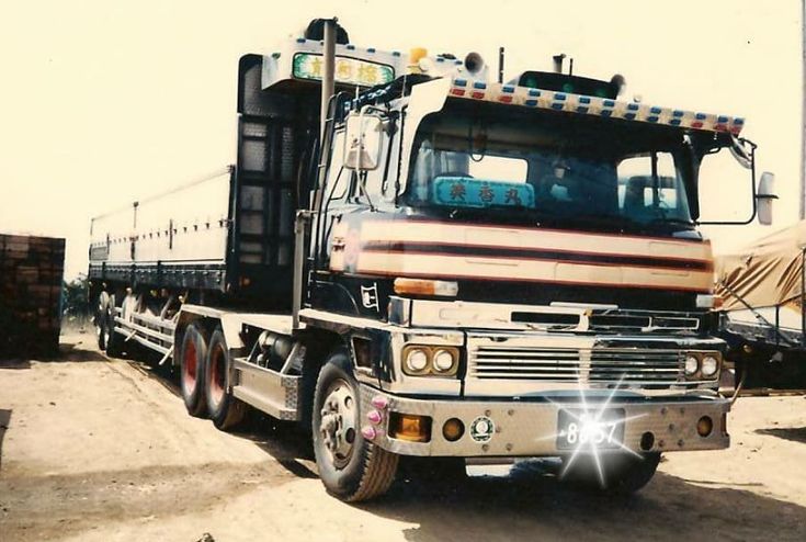 ふそう ブラックマスク 未組立 アオシマ1/32 三菱ふそうFU ブラック