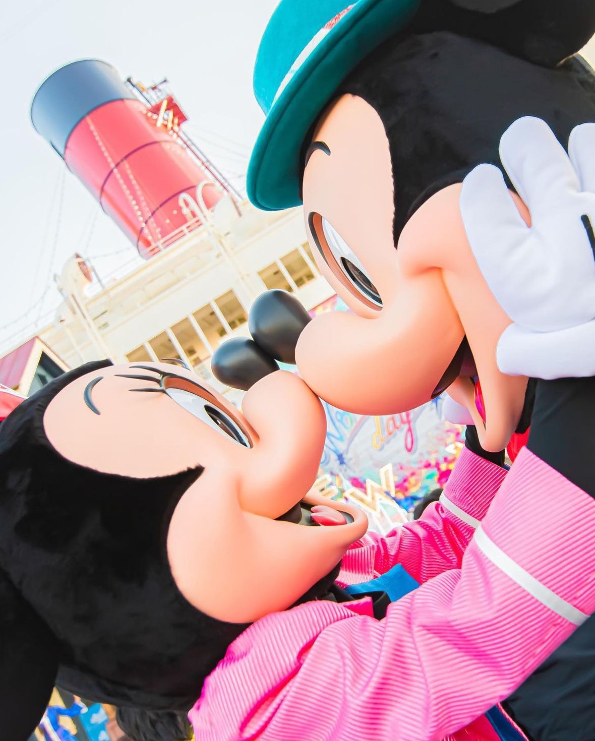 240 件の「Mickey&Minnie kiss!」や「ディズニー」のアイデアを見つけ